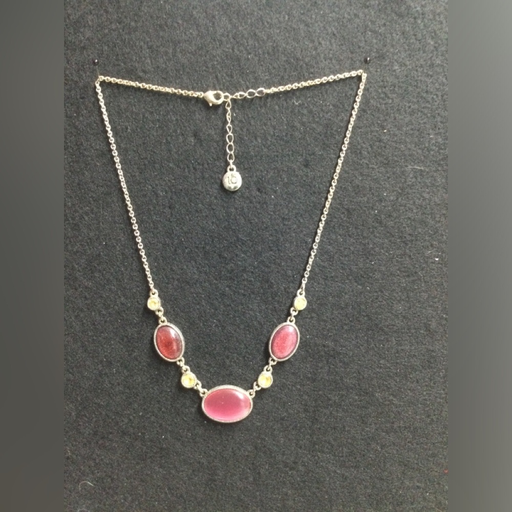 Liz Claiborne Vintage Necklace 9”
